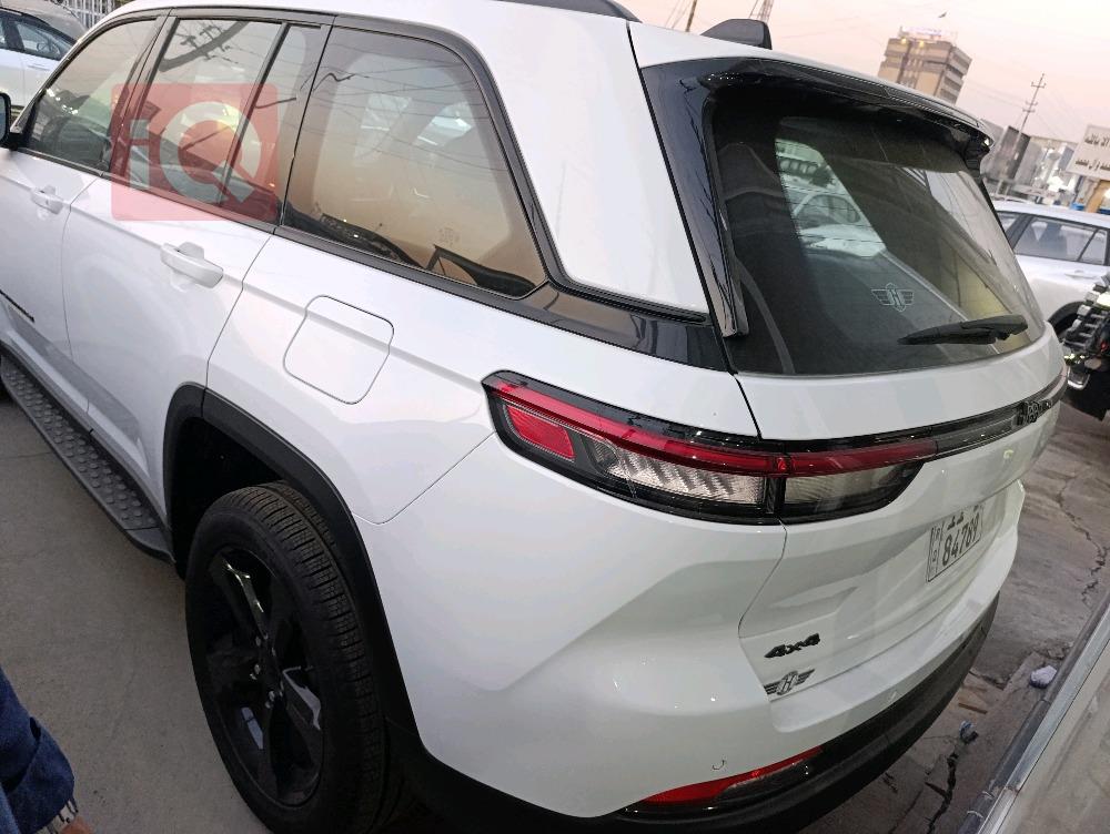 جیپ گراند شیرۆکی